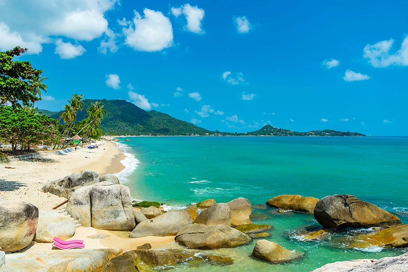 Lamai Beach — Relaxed Beauty with Scenic Rocky Coves