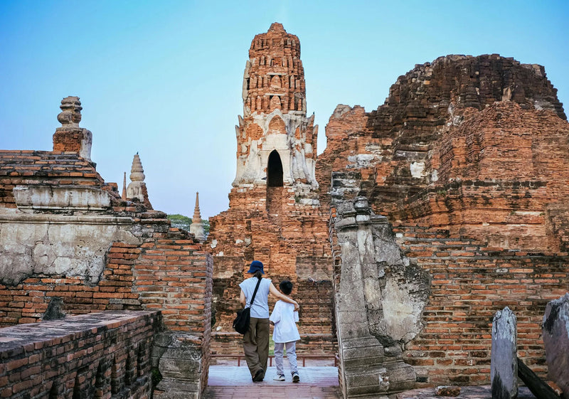 Wat Mahathat — The Iconic Buddha Head in Tree Roots