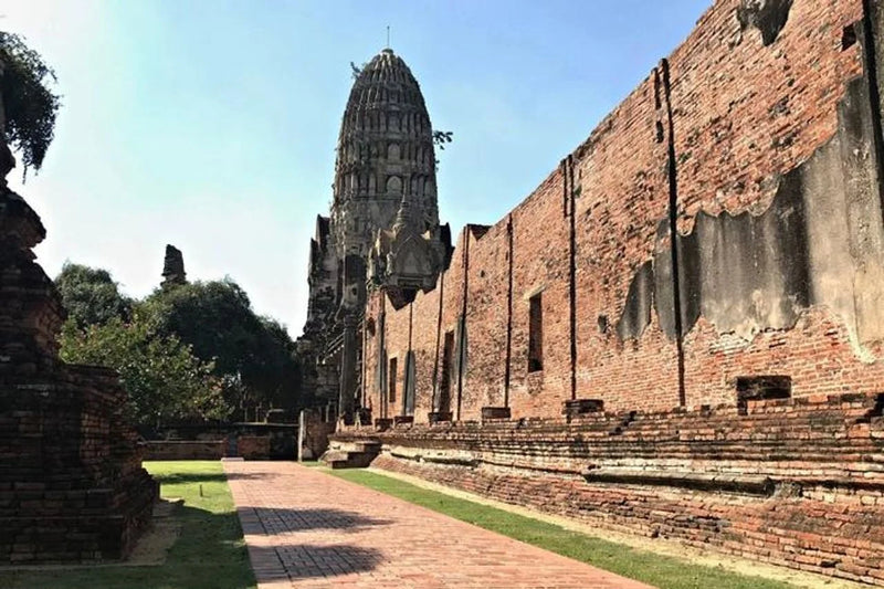 Wat Ratchaburana — Ancient Khmer-Style Prangs